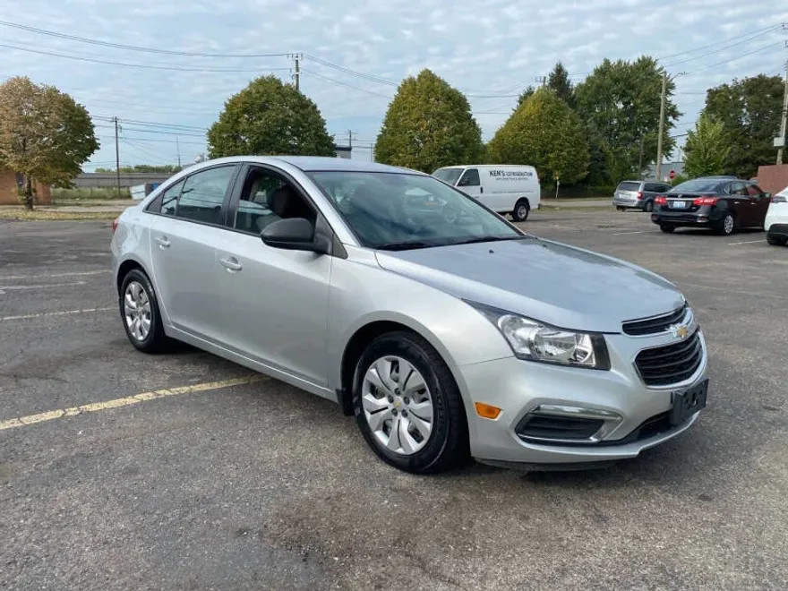 2016 Chevrolet Cruze LS photo 1