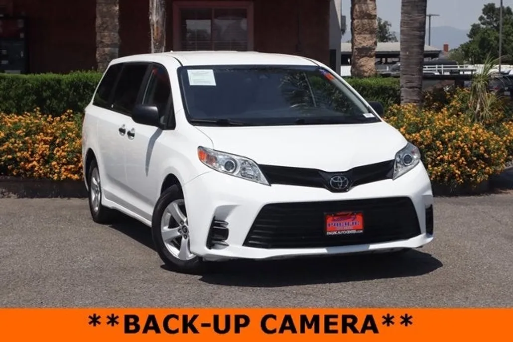2019 Toyota Sienna L photo 1