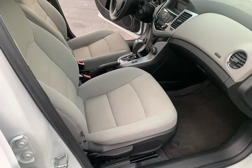 2012 Chevrolet Cruze photo 1