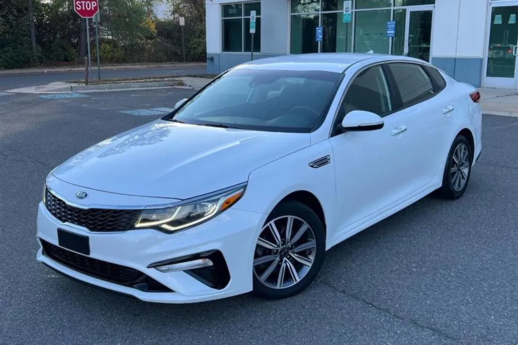 2019 Kia Optima LX photo 1