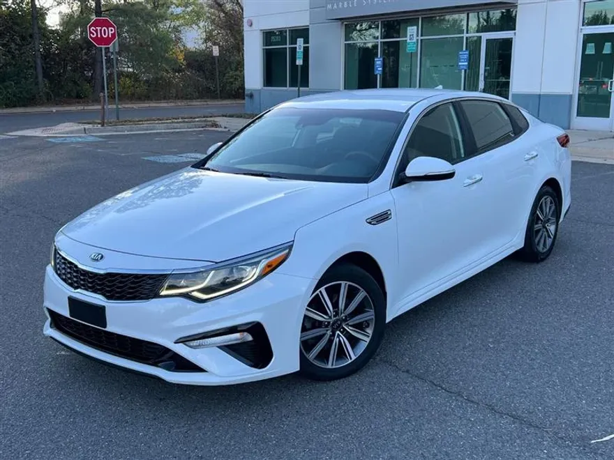 2019 Kia Optima LX photo 1