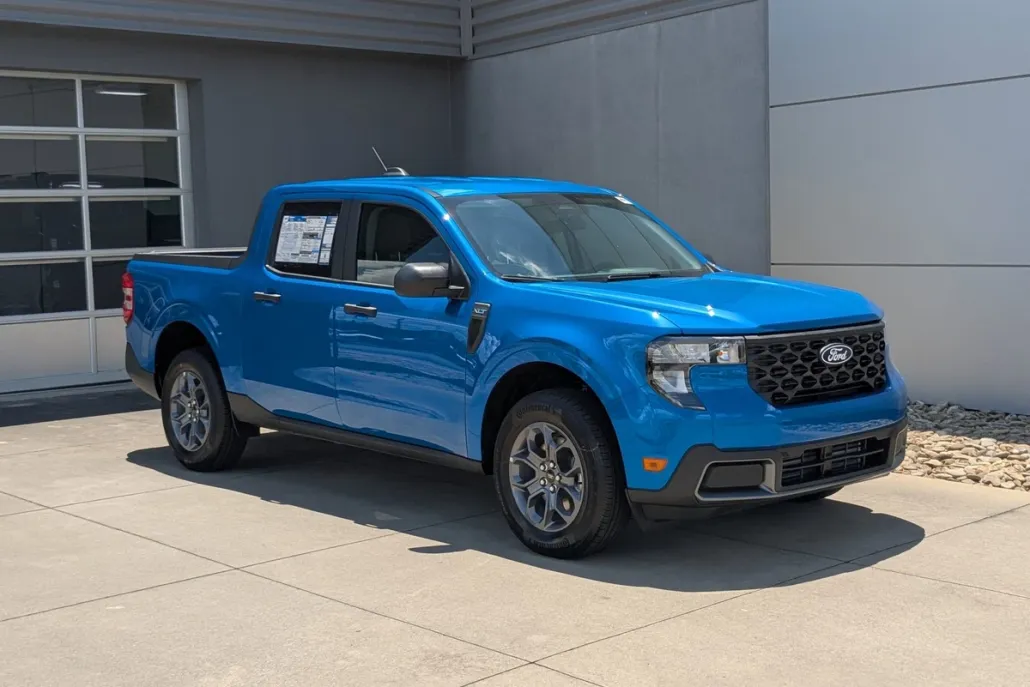 2025 Ford Maverick XLT photo 1