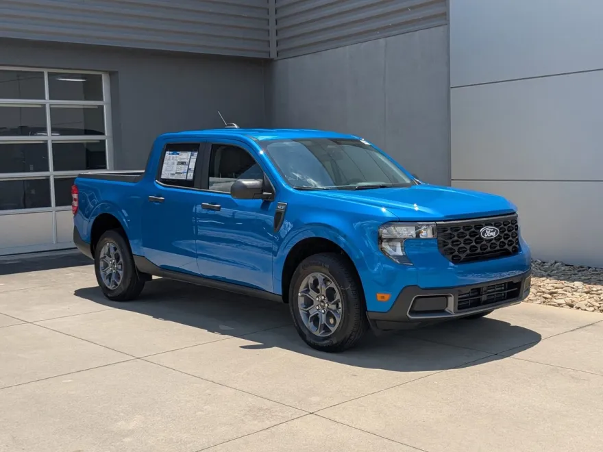 2025 Ford Maverick XLT photo 1
