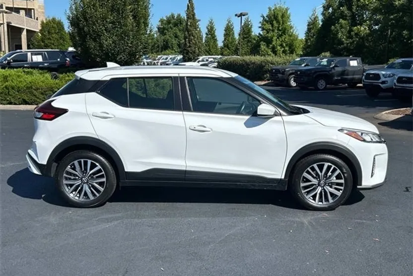 2024 Nissan Kicks SV photo 1
