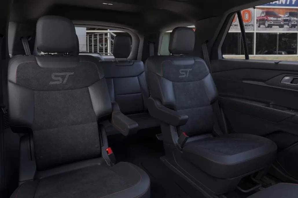 2025 Ford Explorer ST photo 1