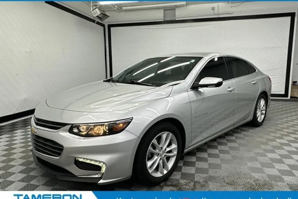 2017 Chevrolet Malibu 1LT photo 1