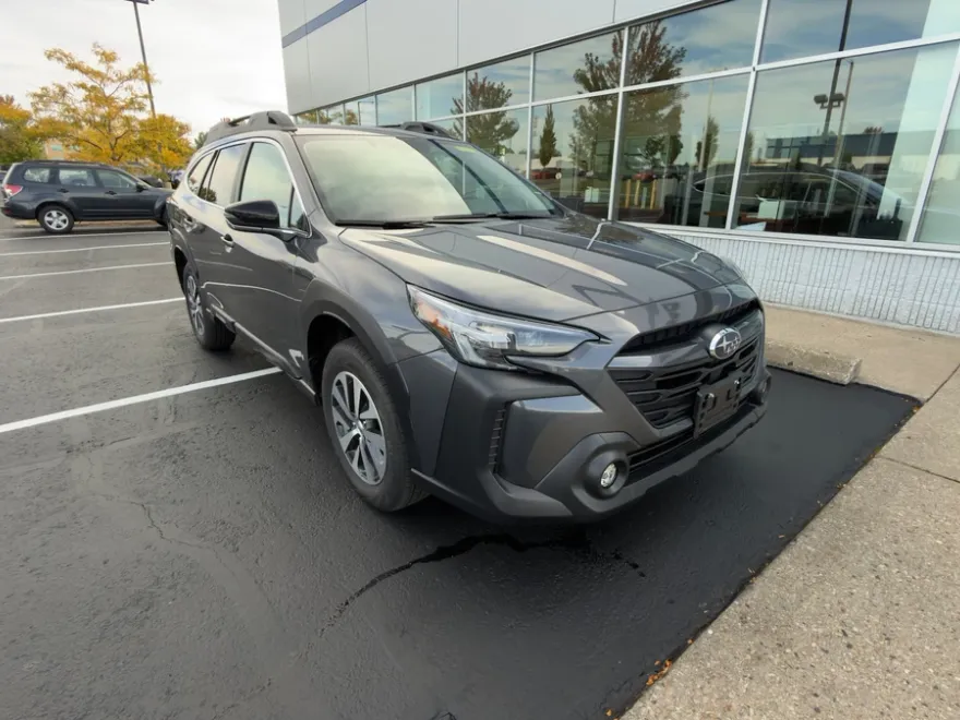 2025 Subaru Outback Premium photo 1