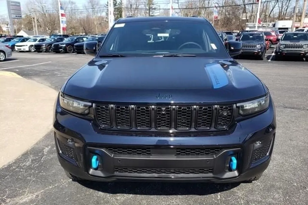 2024 Jeep Cherokee Trailhawk 4xe photo 1