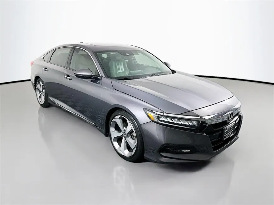 2019 Honda Accord Touring 2.0T photo 1