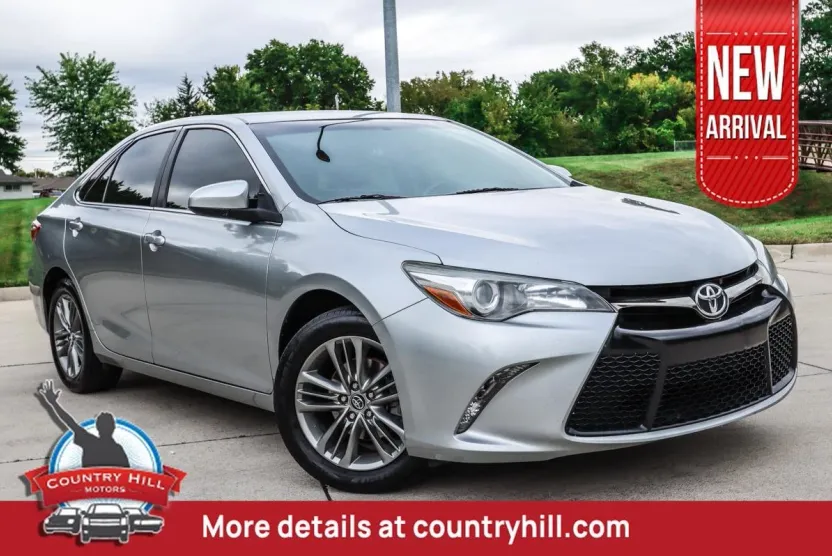 2017 Toyota Camry SE photo 1