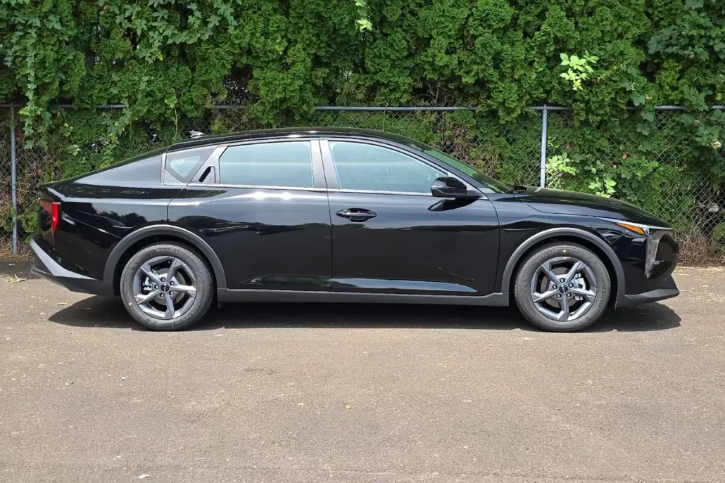 2025 Kia K4 LXS photo 1