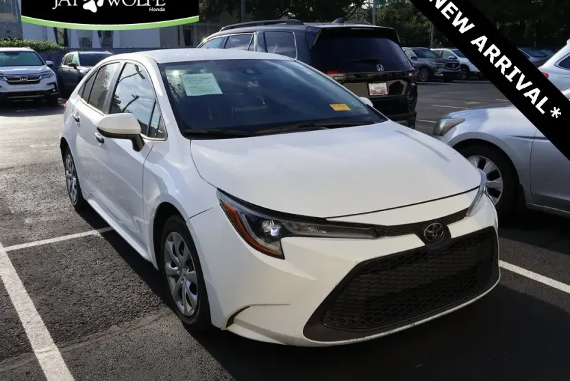2021 Toyota Corolla LE photo 1