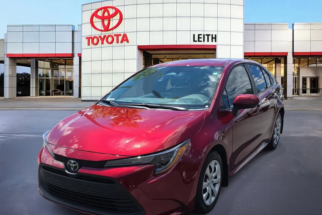 2024 Toyota Corolla LE photo 1