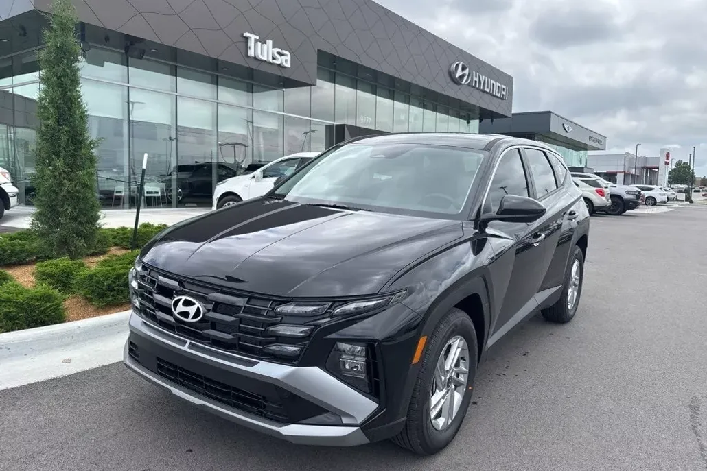 2025 Hyundai Tucson SE photo 1