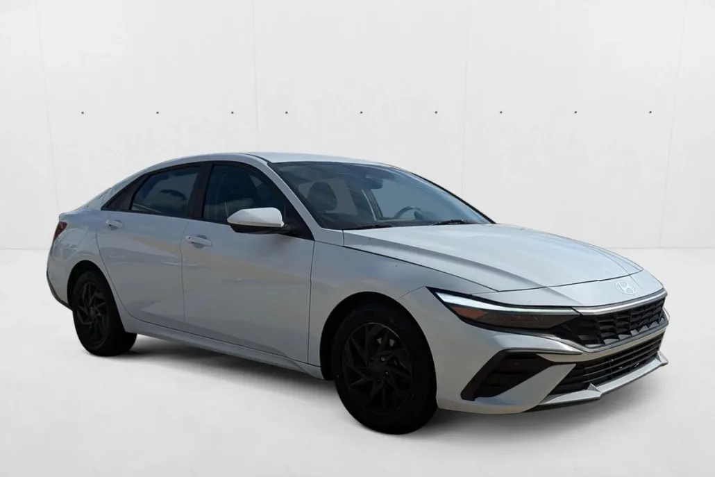 2024 Hyundai Elantra SEL photo 1