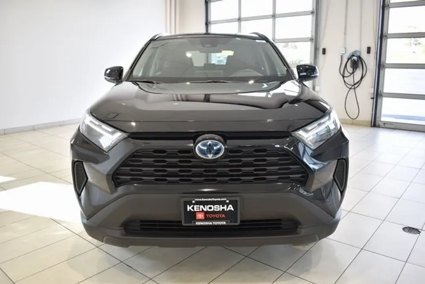 2024 Toyota RAV4 Hybrid XLE photo 1