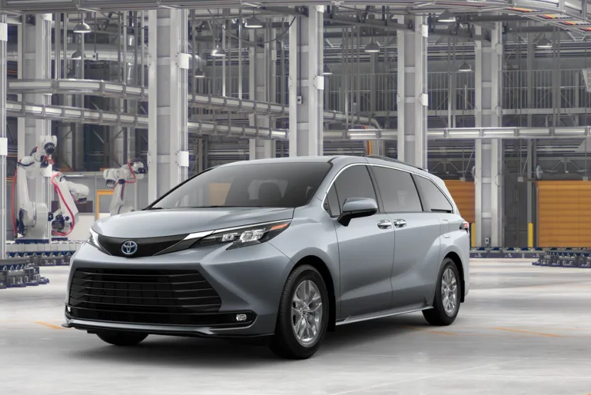 2025 Toyota Sienna XLE photo 1
