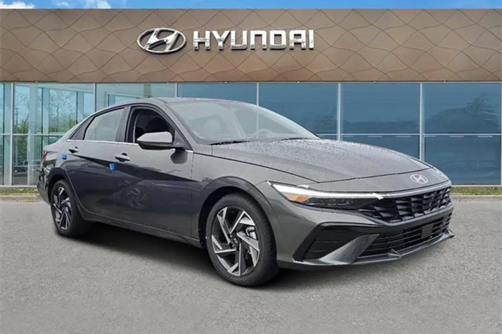 2025 Hyundai Elantra SEL Convenience photo 1
