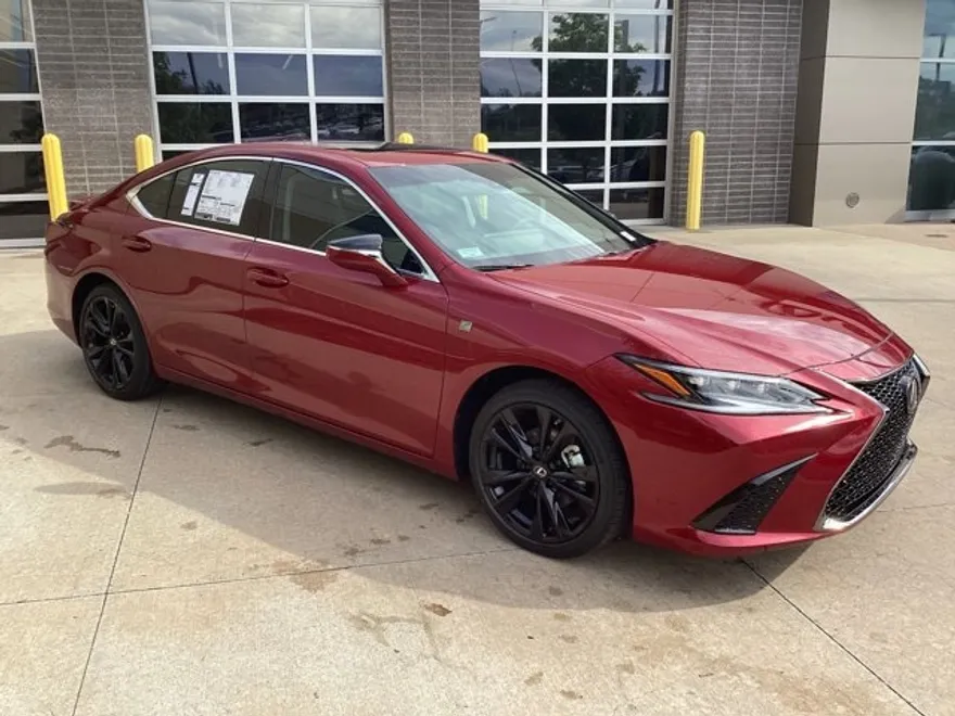 2025 Lexus ES 300h F SPORT Design photo 1
