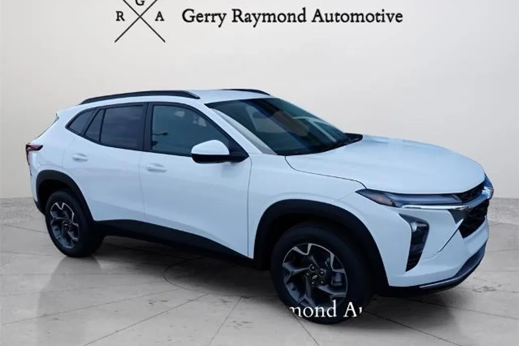 2025 Chevrolet Trax LT photo 1