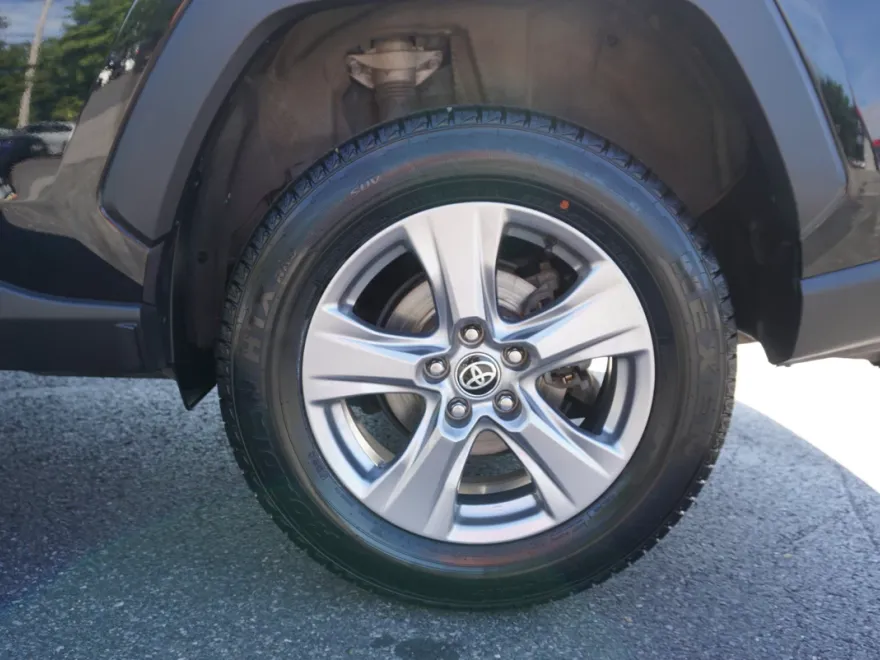 2023 Toyota RAV4 LE photo 1