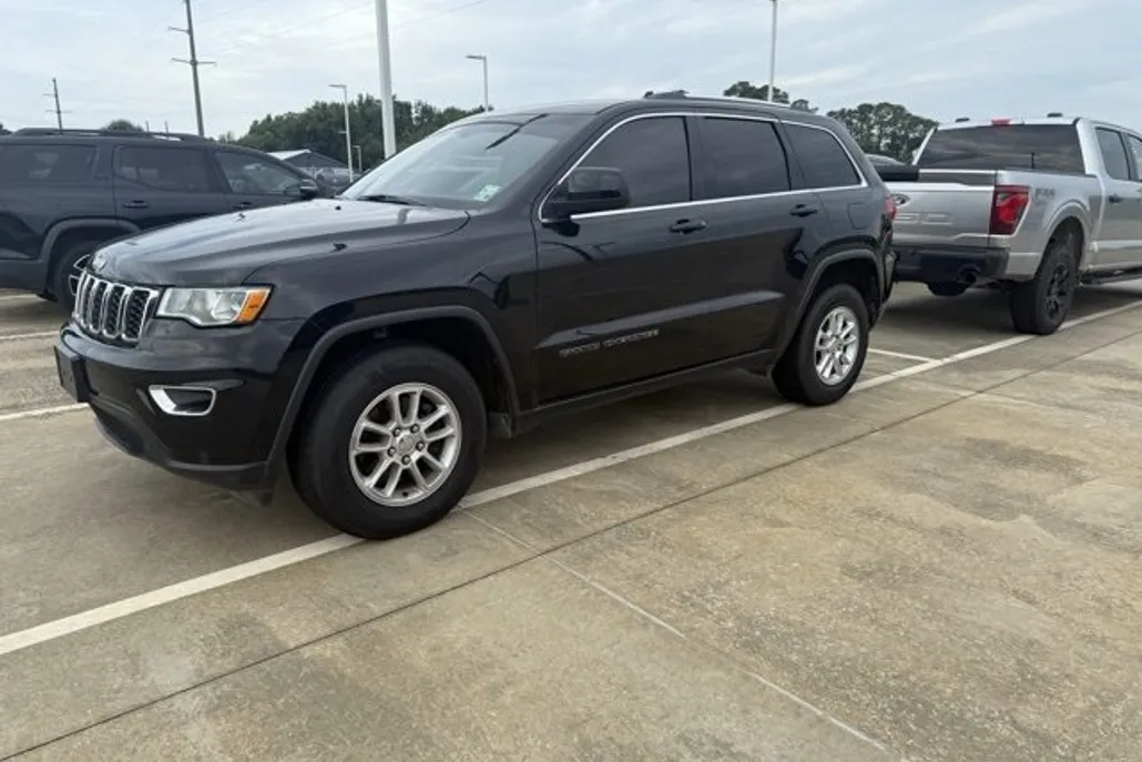 2019 Jeep Grand Cherokee Laredo E photo 1