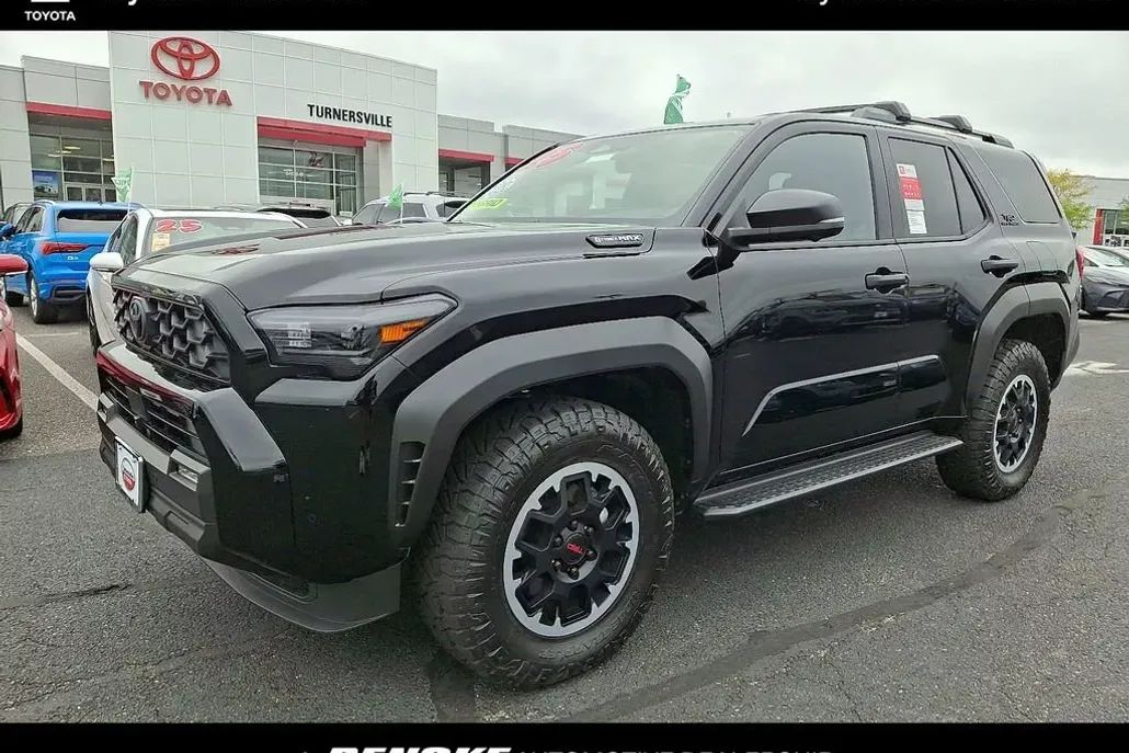 2025 Toyota 4Runner TRD Off-Road Premium photo 1