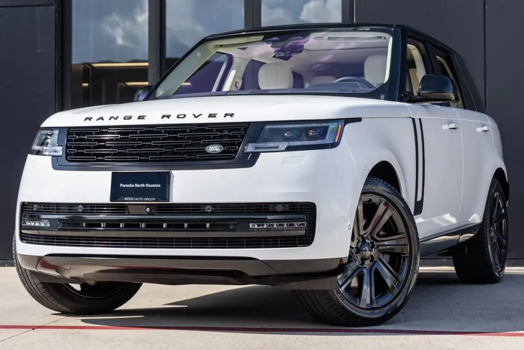 2023 Land Rover Range Rover SE photo 1