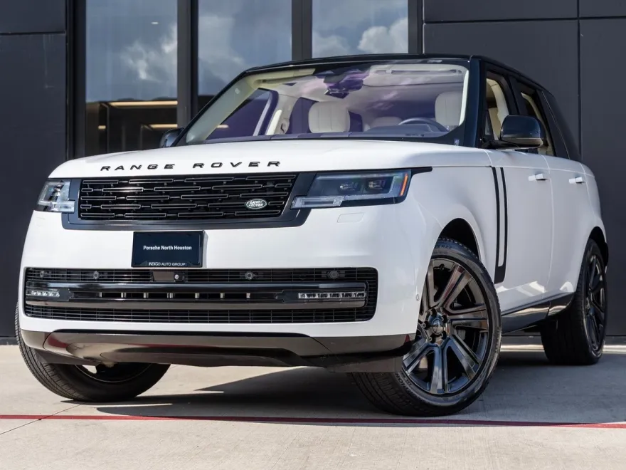 2023 Land Rover Range Rover SE photo 1
