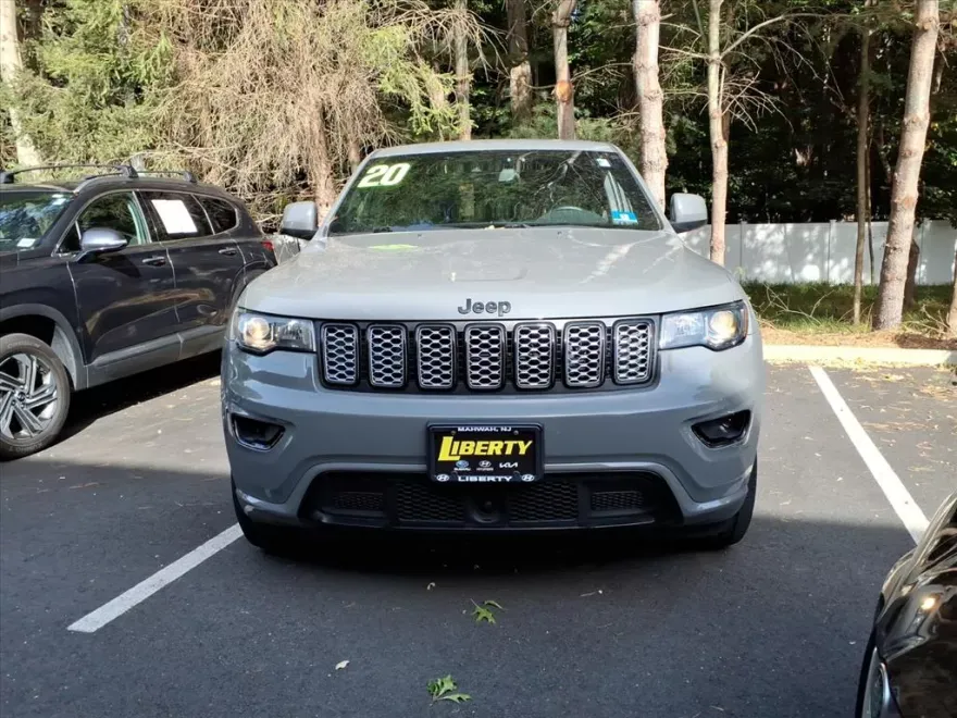 2020 Jeep Grand Cherokee Laredo photo 1