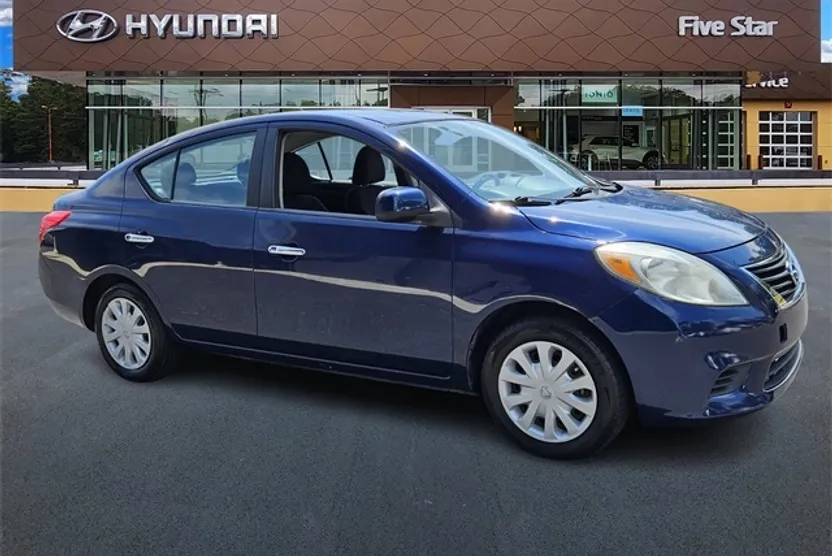 2012 Nissan Versa 1.6 SV photo 1