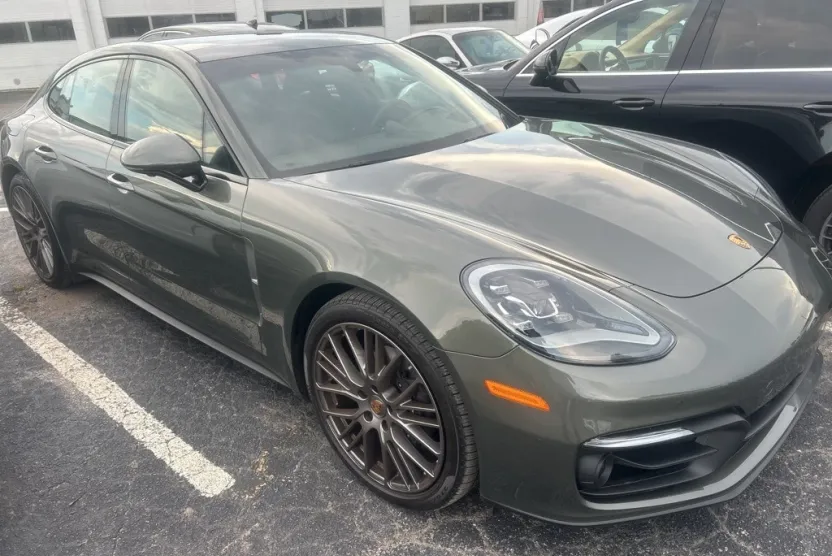 2023 Porsche Panamera 4 Platinum photo 1