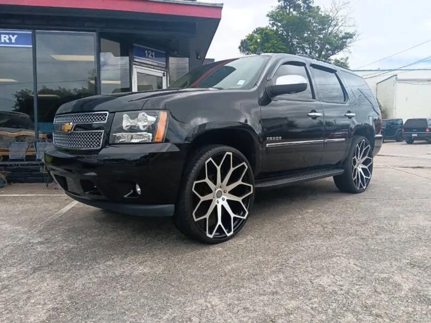 2013 Chevrolet Tahoe LTZ photo 1