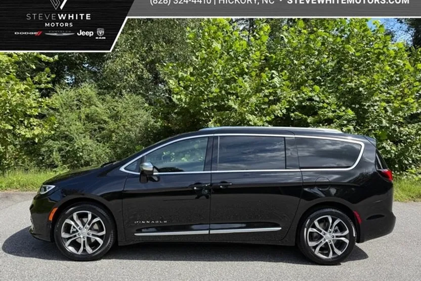 2026 Chrysler Pacifica Pinnacle photo 1
