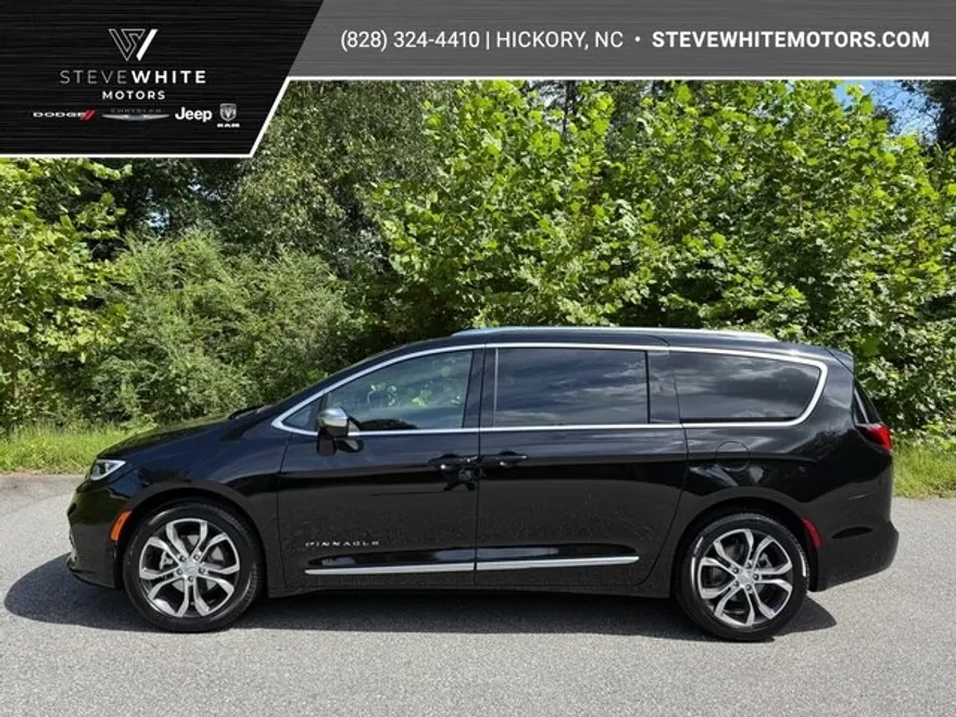 2026 Chrysler Pacifica Pinnacle photo 1