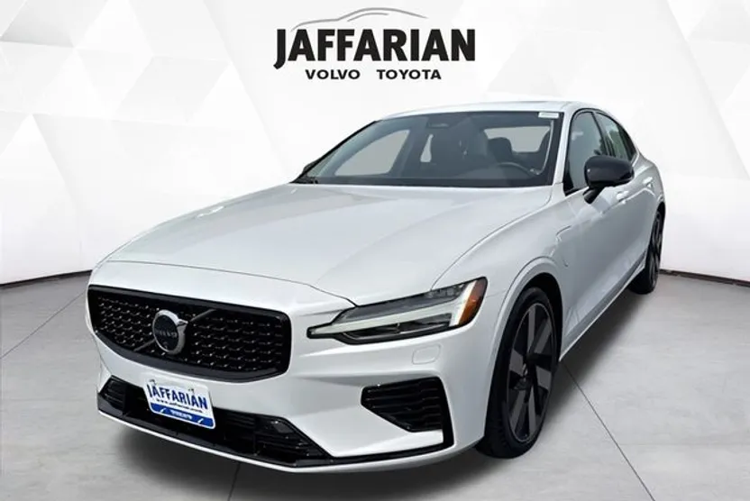 2025 Volvo S60 T8 Plus photo 1