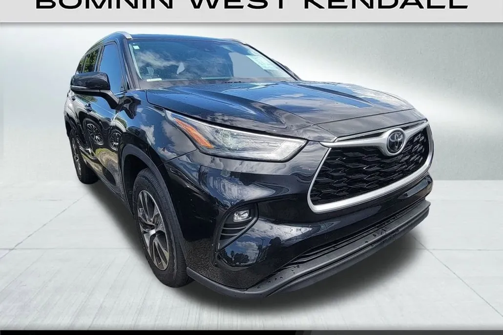 2022 Toyota Highlander XLE photo 1
