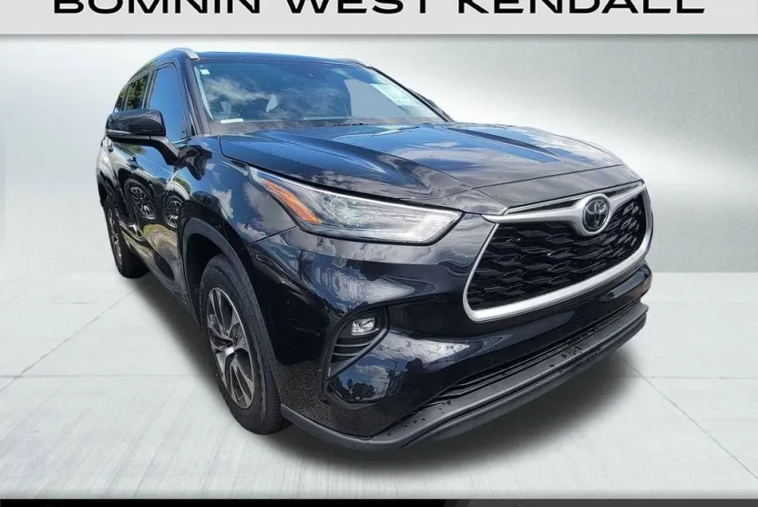 2022 Toyota Highlander XLE photo 1