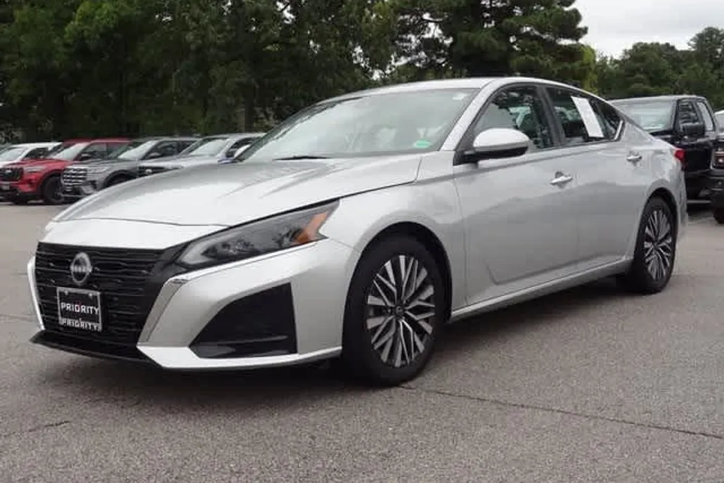 2023 Nissan Altima 2.5 SV photo 1
