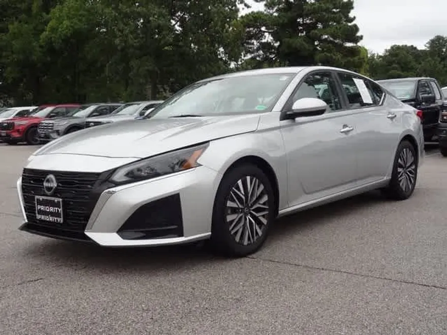 2023 Nissan Altima 2.5 SV photo 1