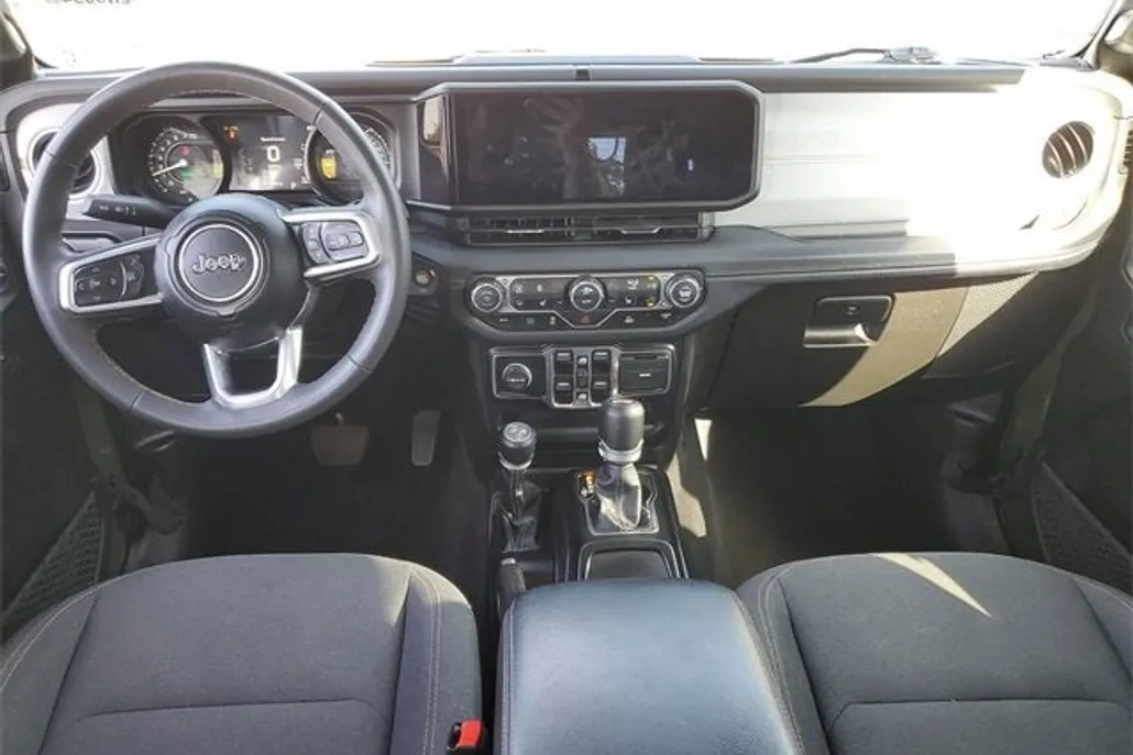 2024 Jeep Wrangler 4xe Sahara photo 1