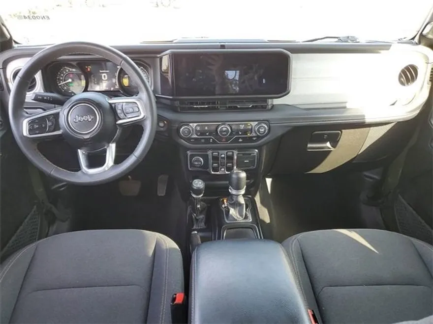 2024 Jeep Wrangler 4xe Sahara photo 1