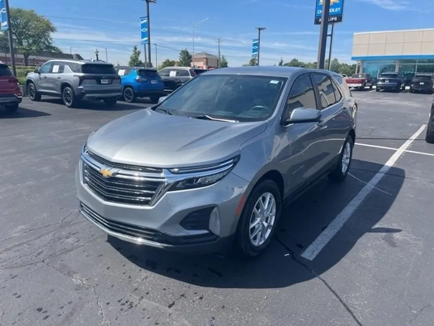 2023 Chevrolet Equinox LT photo 1