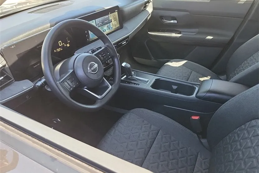2025 Nissan Kicks SV photo 1