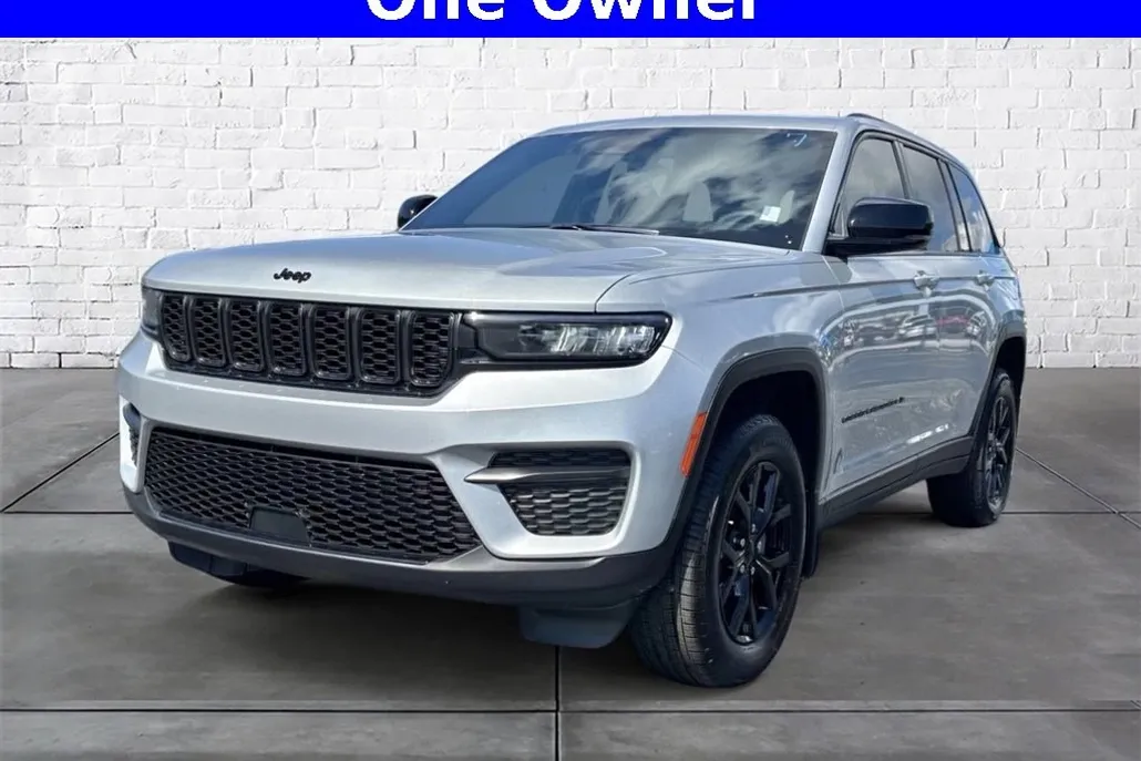 2025 Jeep Grand Cherokee Laredo Altitude photo 1