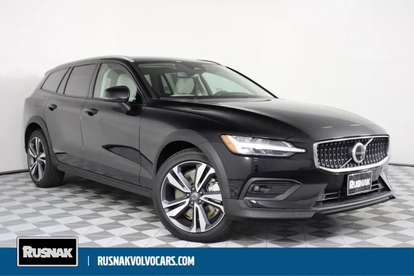 2026 Volvo V60 Cross Country B5 Plus photo 1