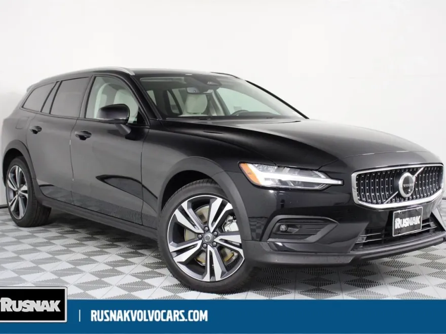 2026 Volvo V60 Cross Country B5 Plus photo 1