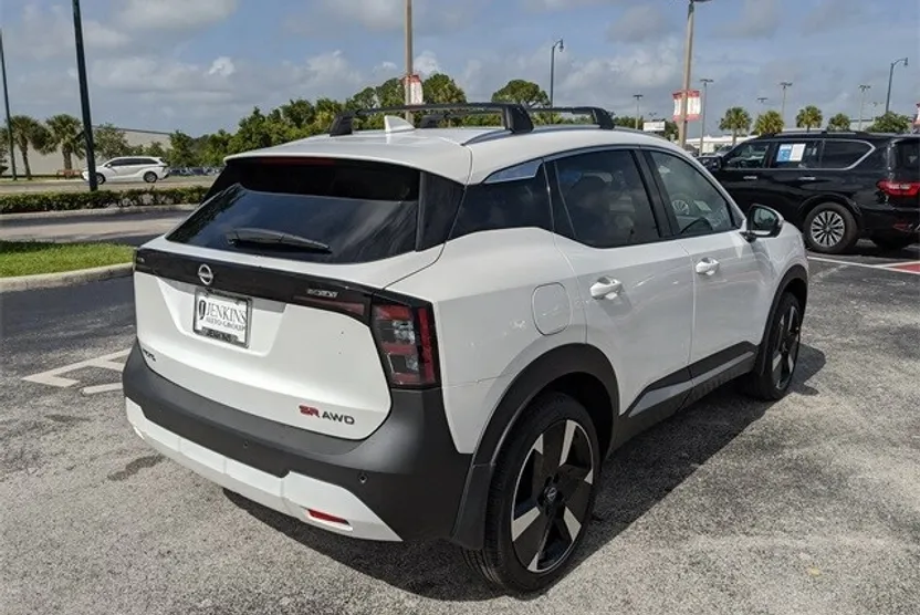 2025 Nissan Kicks SR photo 1