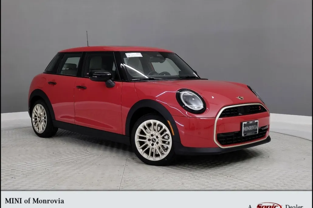 2025 Mini Cooper Signature photo 1