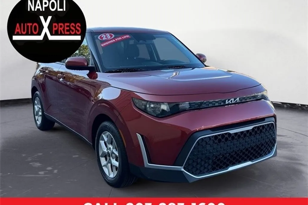 2023 Kia Soul LX photo 1